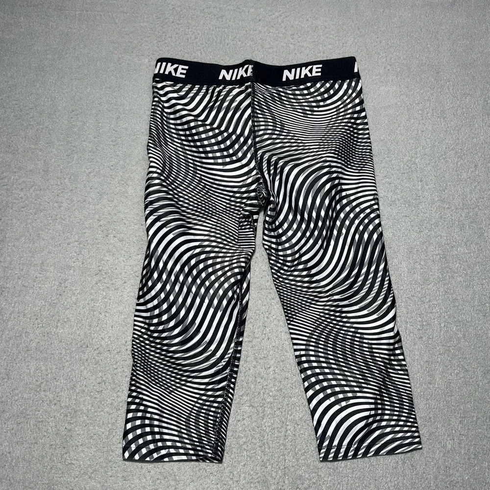 Nike Dri-FIT Women's Black White Swirl Geometric Capri‎ Leggings Size L
